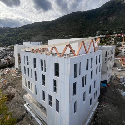 batiment ossature bois structure toiture triangulee vue aerienne 2